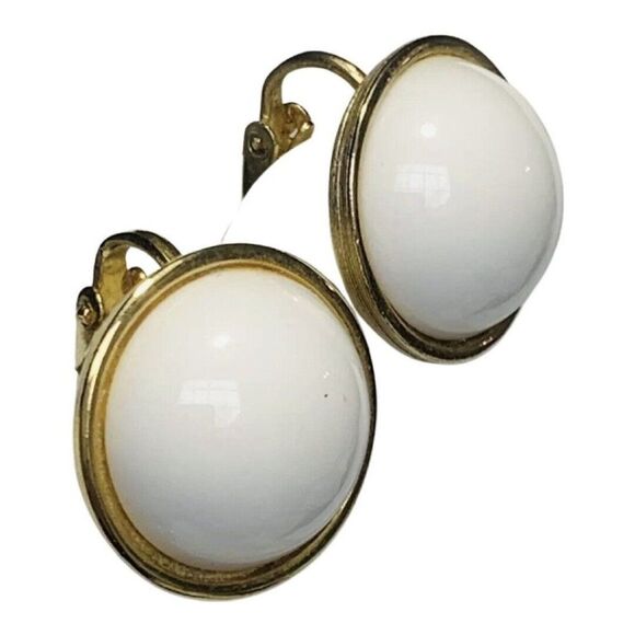 Vintage Faux White Pearl Gold Toned Stud Clip On Large Button Huggie Earrings - Picture 4 of 6